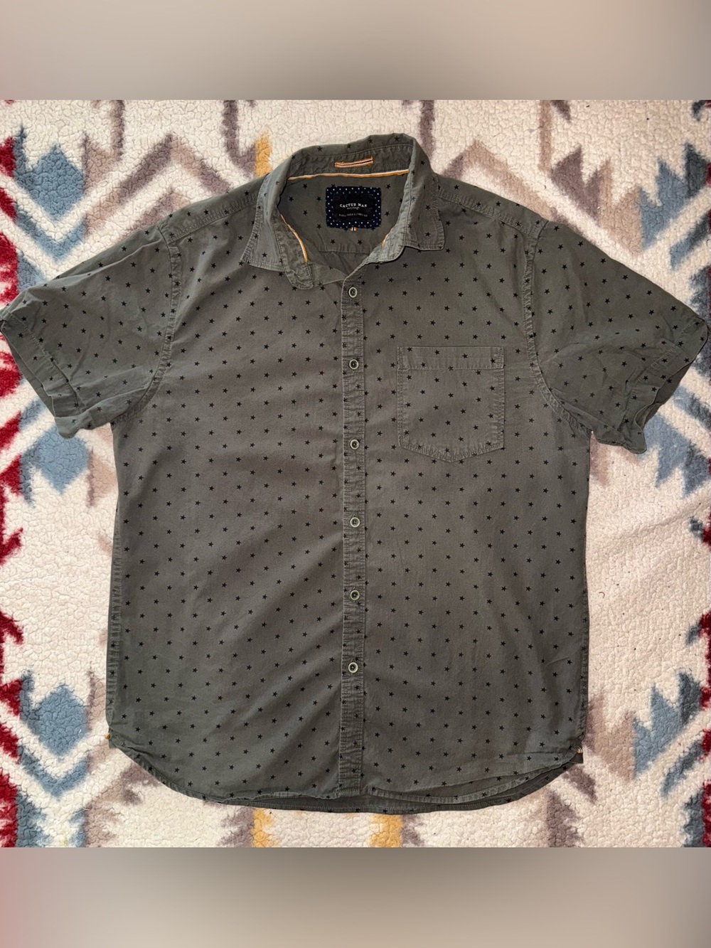 Short-Sleeve Button-Down Shirt in Olive Green with Mini Star Print